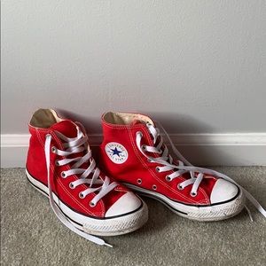Red Converse chuck Taylor’s high tops